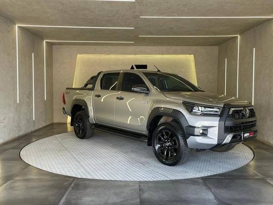TOYOTA HILUX 2.8 D-4D TURBO DIESEL CD CONQUEST 4X4 AUTOMÁTICO